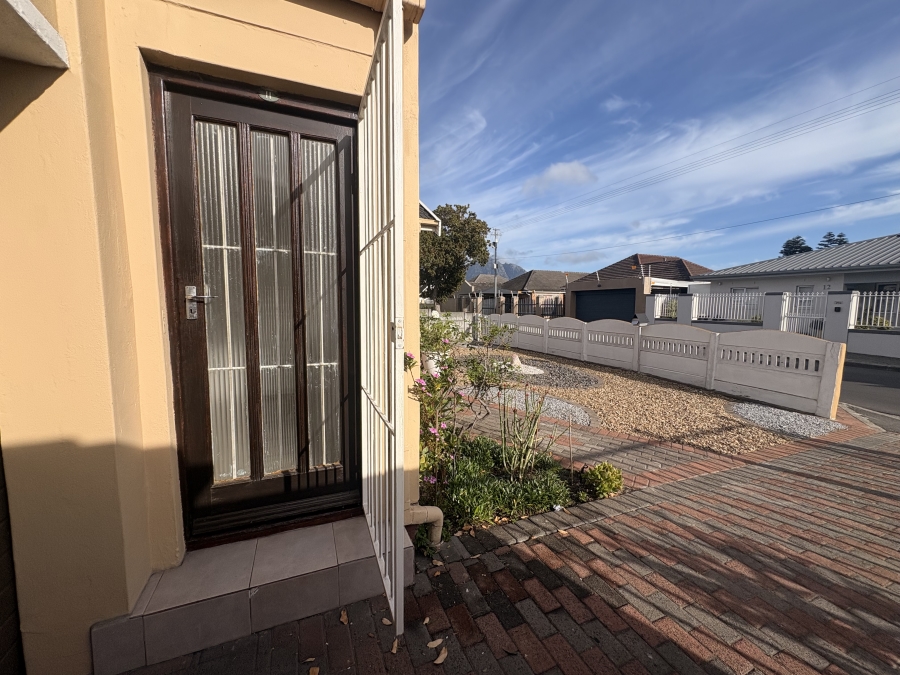 To Let 1 Bedroom Property for Rent in Belthorn Estate Western Cape